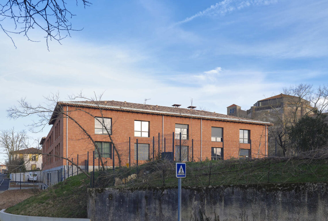 Simon De Cyrène Residence / Taa Toulouse 13 Simon de cyrène residence / taa toulouse