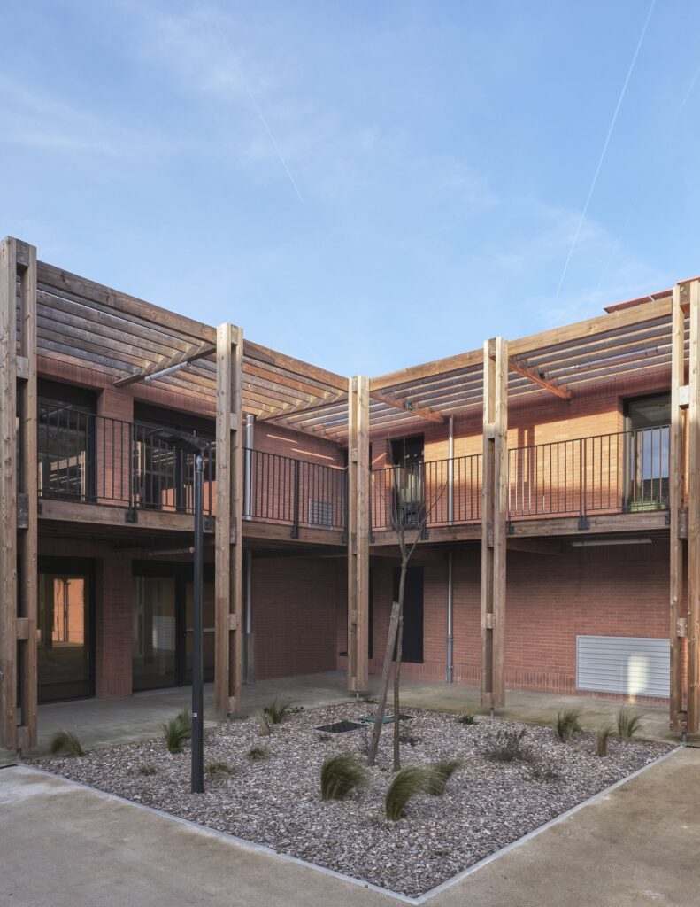 Simon De Cyrène Residence / Taa Toulouse 1 Simon de cyrène residence / taa toulouse