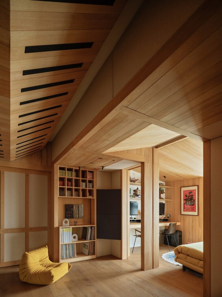 Sonic realm acoustic mansion / value works architects