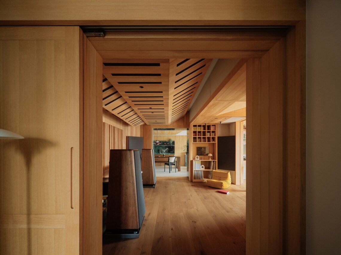 Sonic realm acoustic mansion / value works architects