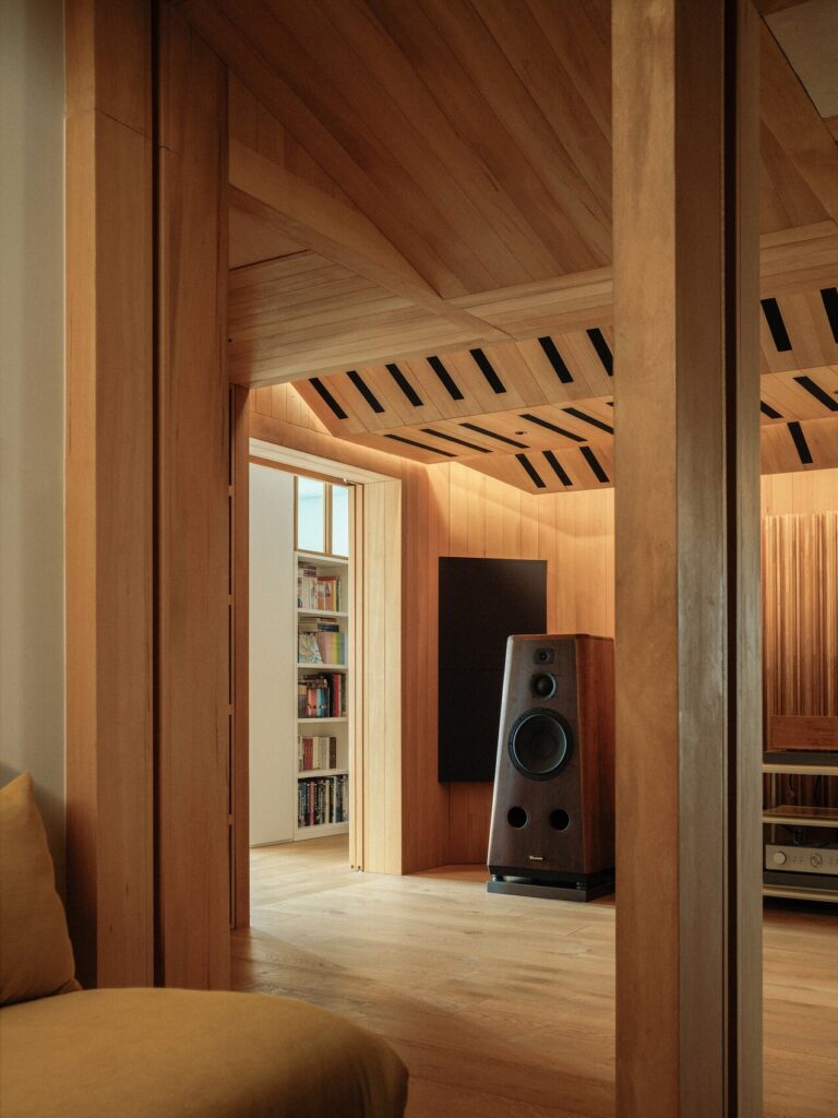 Sonic realm acoustic mansion / value works architects