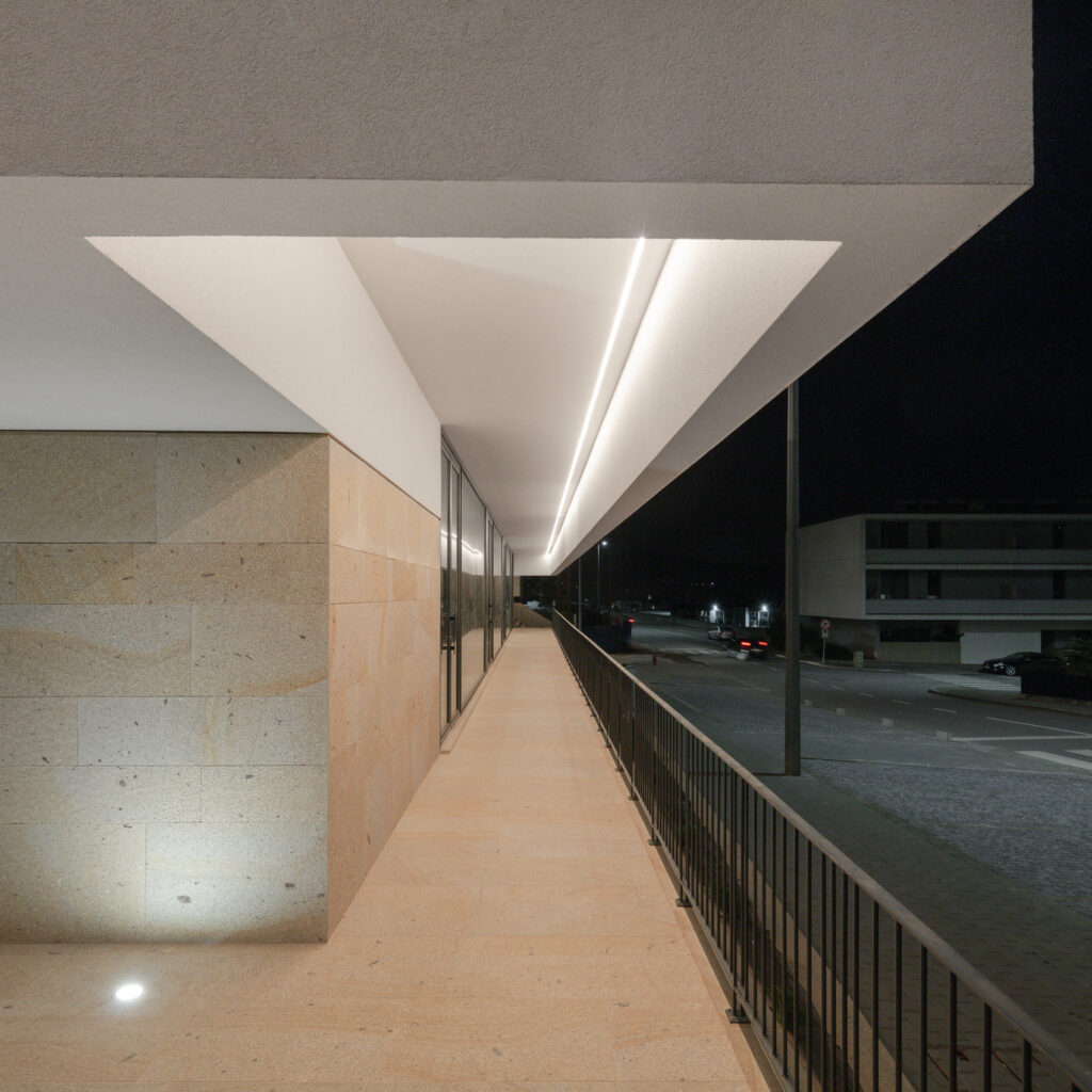 Aurora 10 Building / Atelier Tiago Do Vale 9 Aurora 10 building / atelier tiago do vale