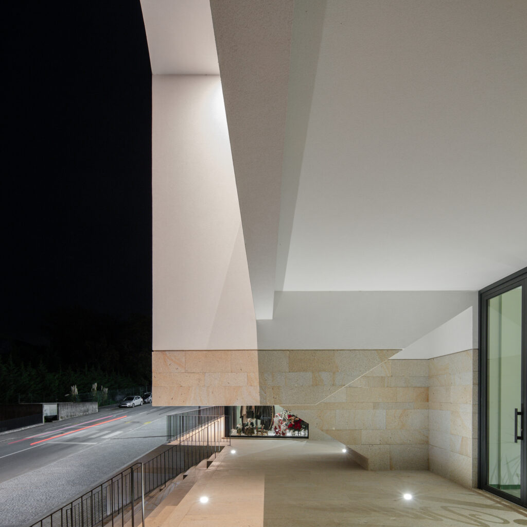 Aurora 10 Building / Atelier Tiago Do Vale 8 Aurora 10 building / atelier tiago do vale