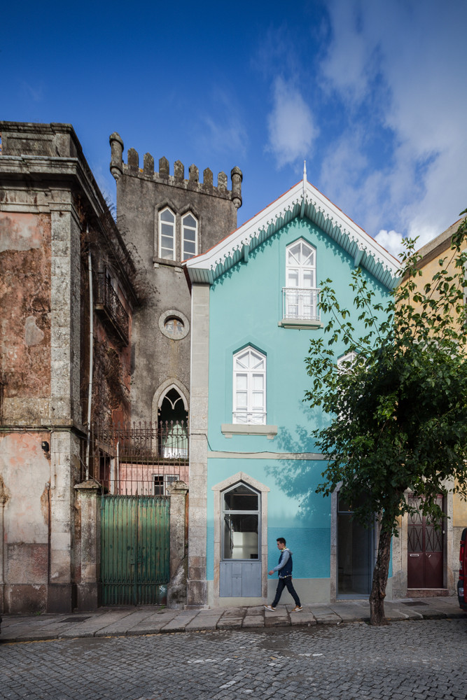 Three Cusps Chalet / Tiago Do Vale Arquitectos 1 Three cusps chalet / tiago do vale arquitectos