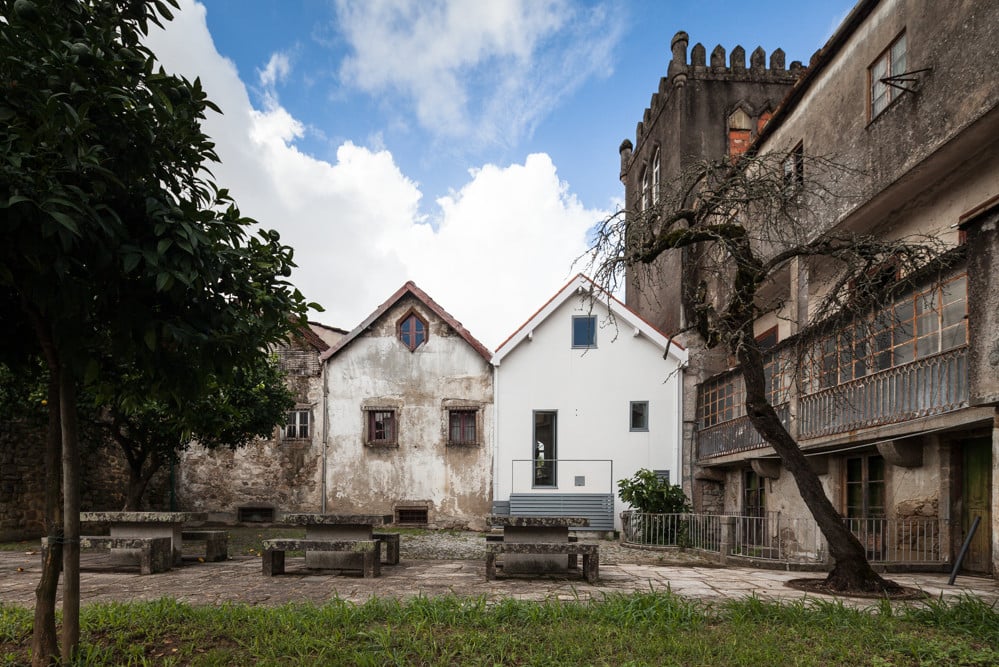 Jm_Reconversaoprediobraga_068 Three cusps chalet / tiago do vale arquitectos