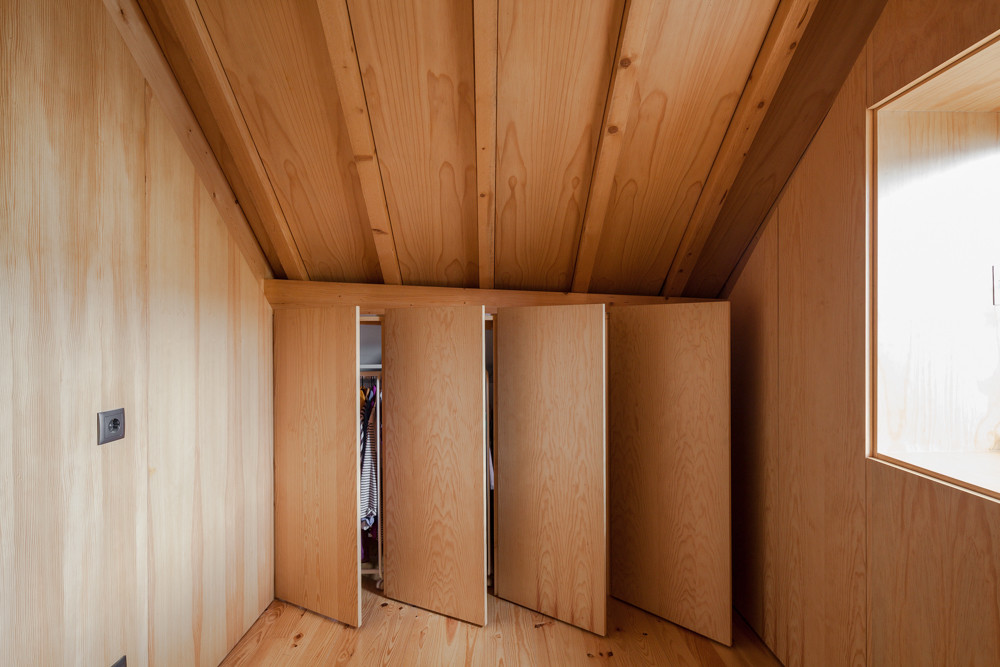 Three Cusps Chalet / Tiago Do Vale Arquitectos 15 Three cusps chalet / tiago do vale arquitectos