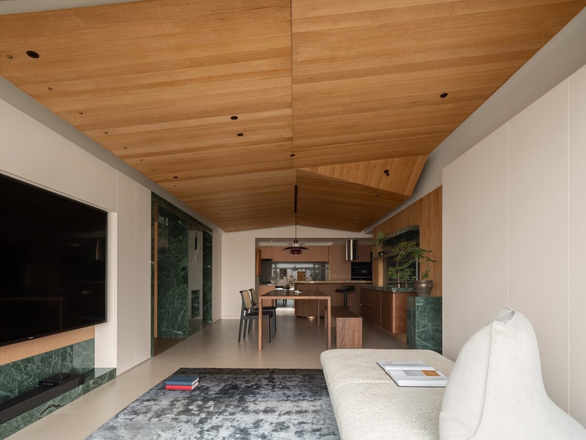 Sonic realm acoustic mansion / value works architects