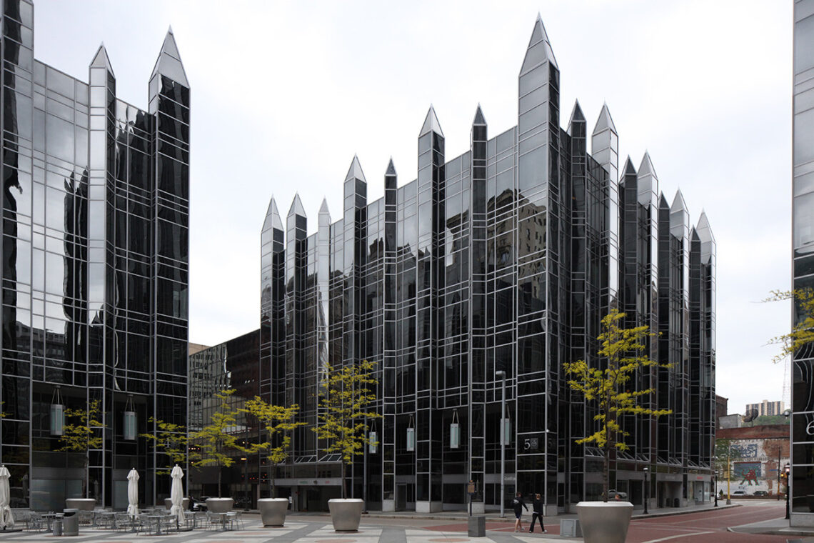 Ppg Place / John Burgee Architects With Philip Johnson | Classics On Architecture Lab 35 Ppg_view-©-flickr-user-paul-provencher