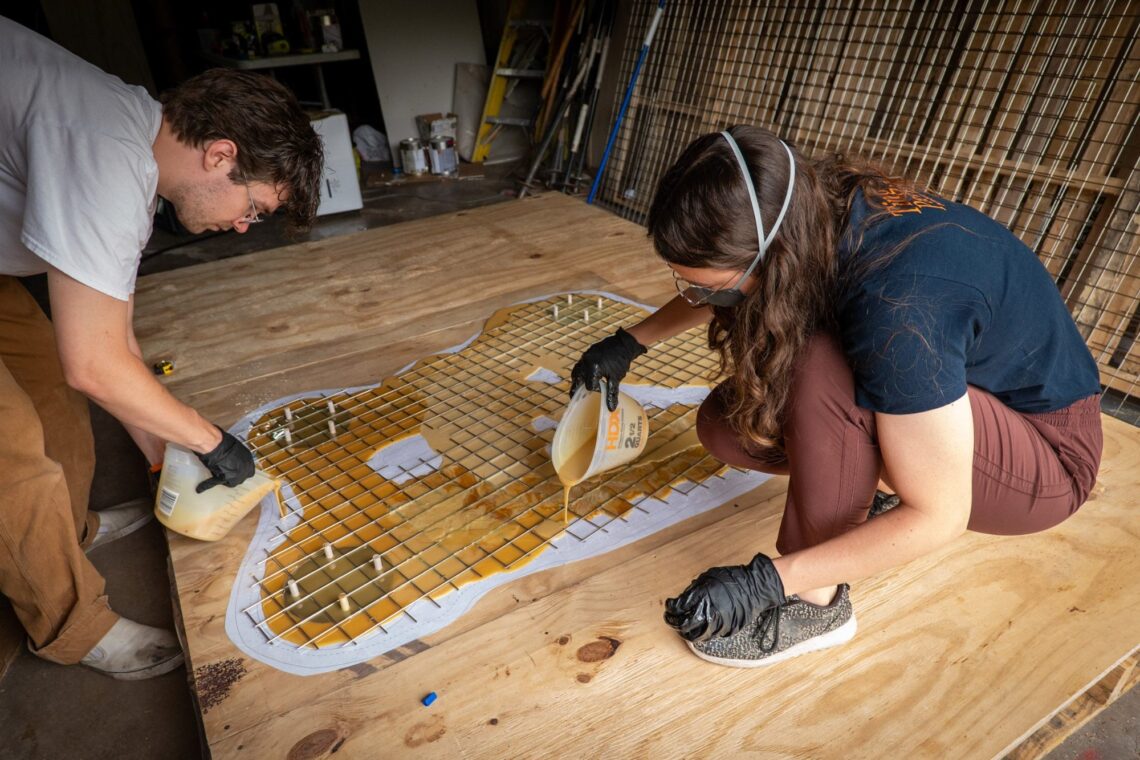 Puddle pavilion by i/thee turns algae bio-resin into public architecture along mud creek
