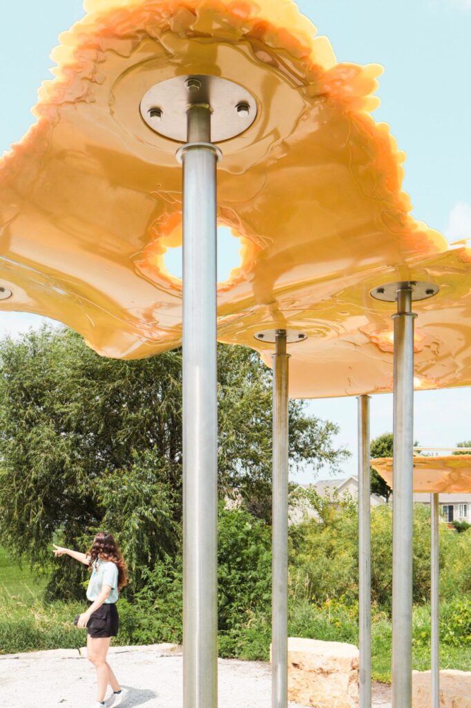 Puddle pavilion by i/thee turns algae bio-resin into public architecture along mud creek