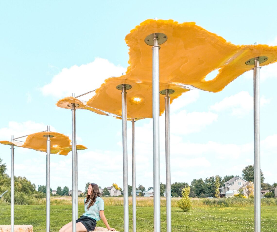 Puddle pavilion by i/thee turns algae bio-resin into public architecture along mud creek