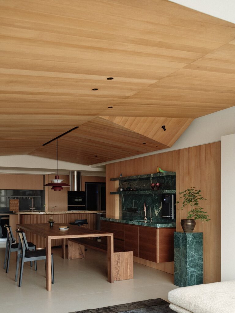Sonic realm acoustic mansion / value works architects
