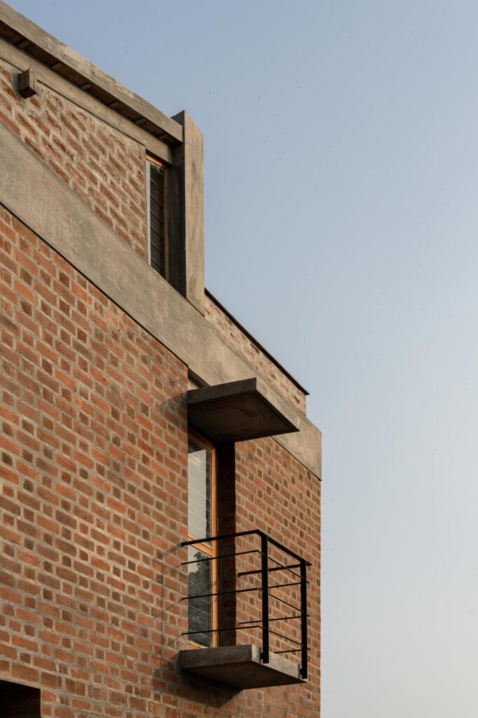 The Threshold House / Madras Spaces 12 The threshold house / madras spaces