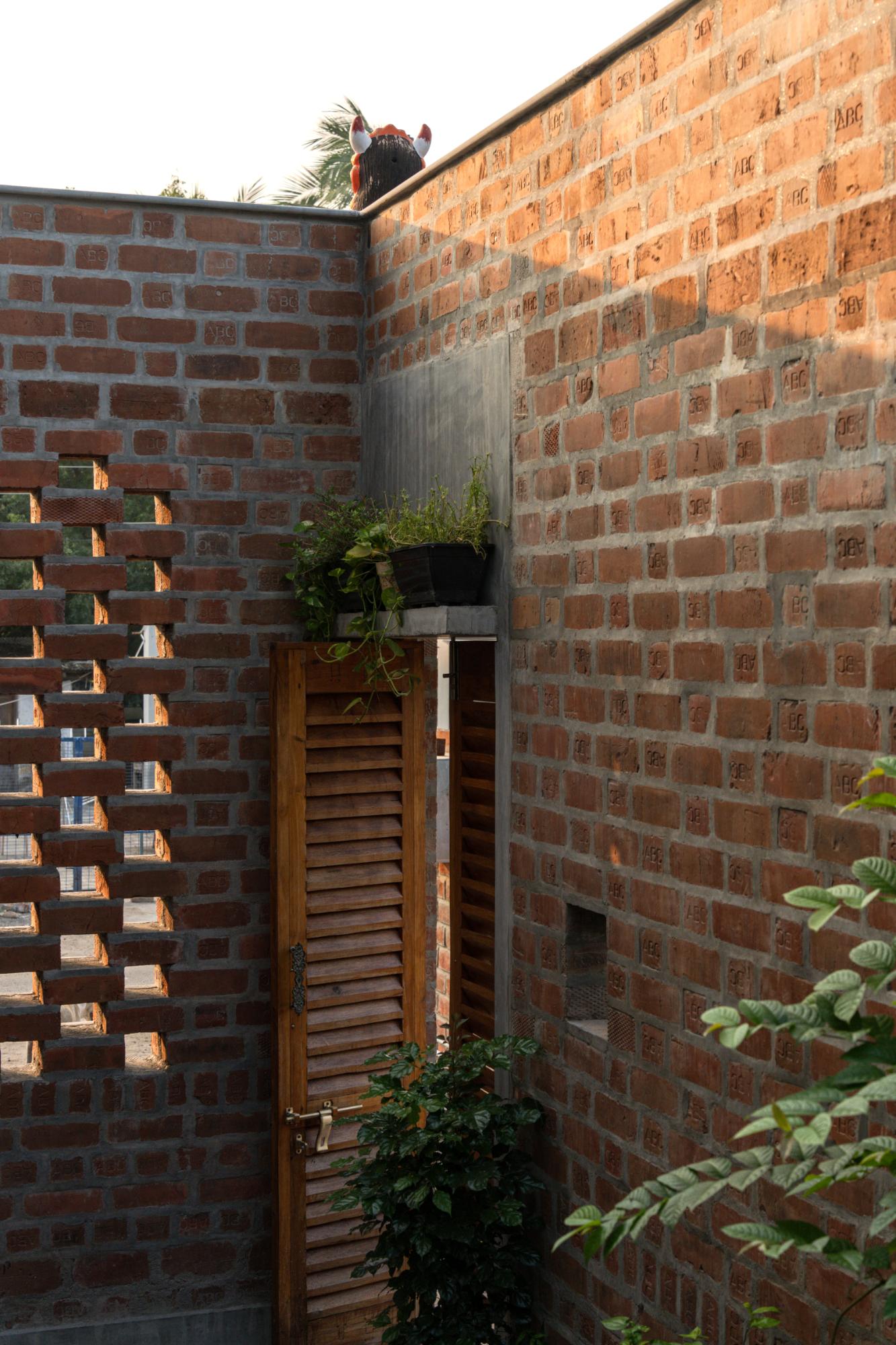 The_Threshold_House_Madras_Spaces_Syam_Sreesylam_07 The threshold house / madras spaces