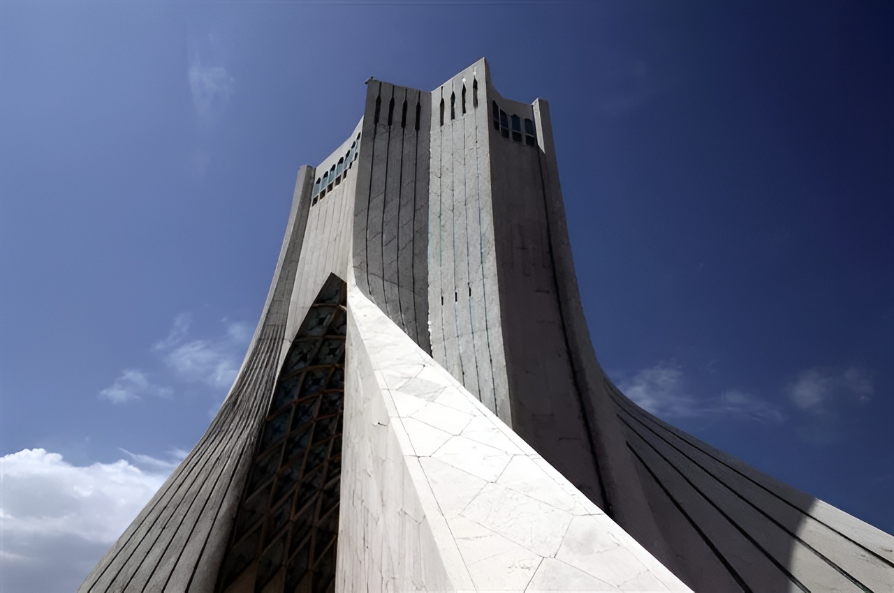 Azadi tower / hossein amanat | classics on architecture lab
