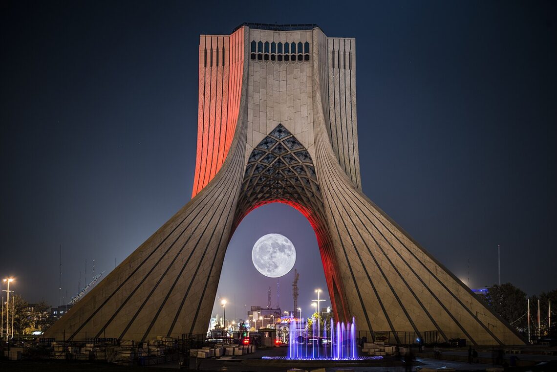 Azadi tower / hossein amanat | classics on architecture lab