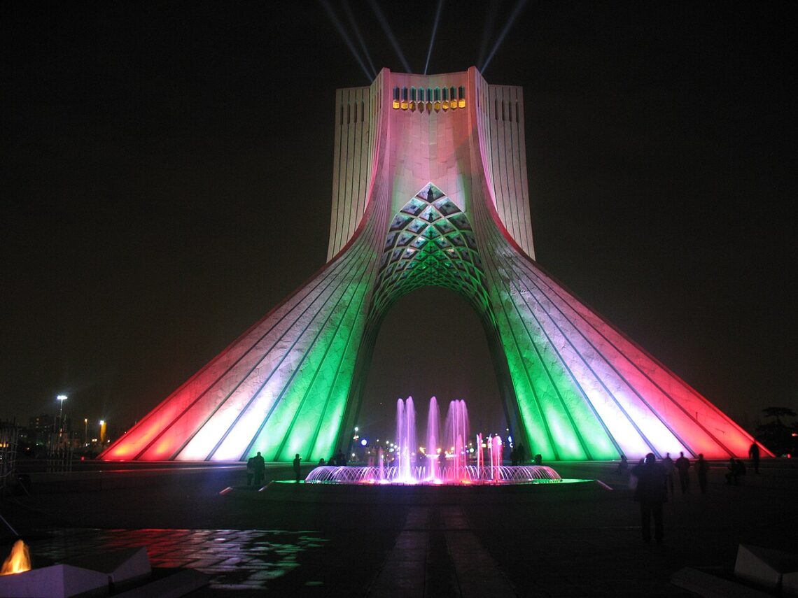 Azadi tower / hossein amanat | classics on architecture lab