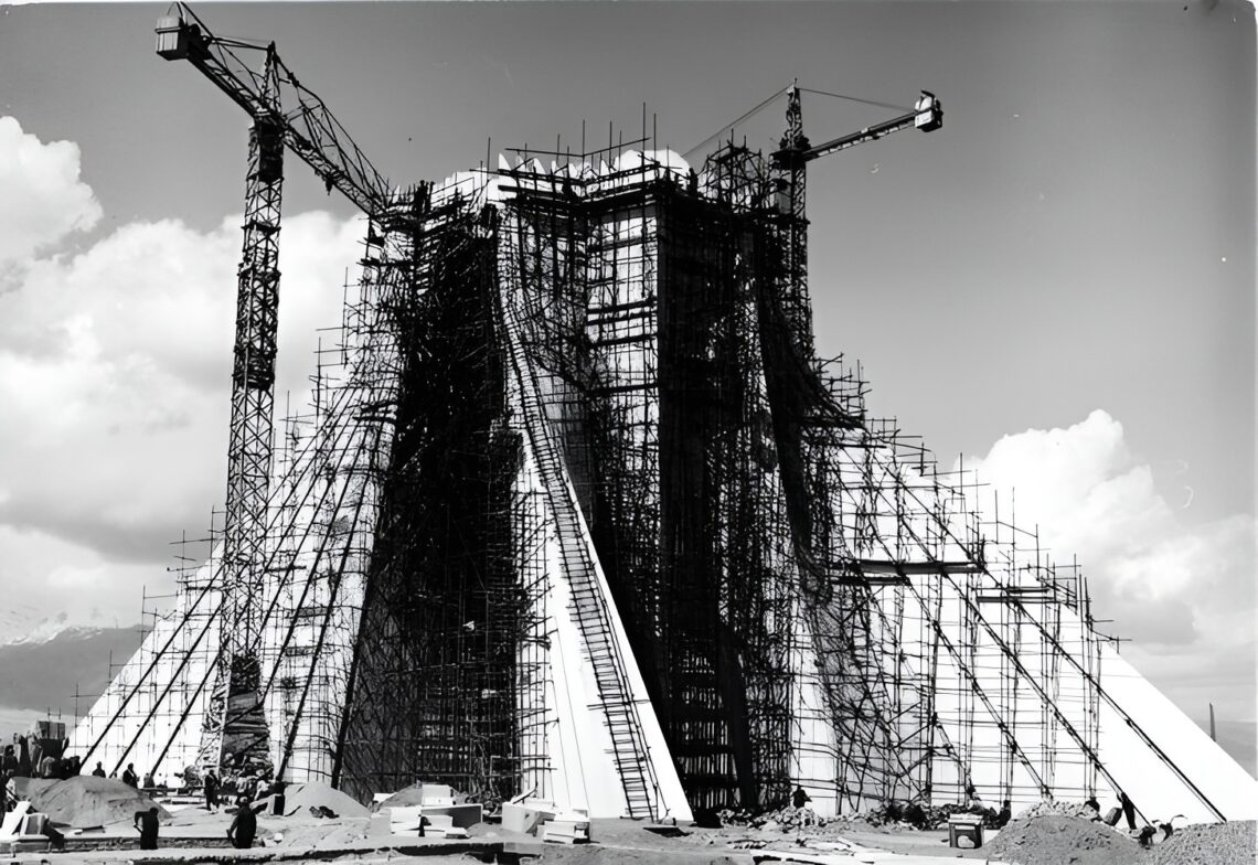 Azadi tower / hossein amanat | classics on architecture lab