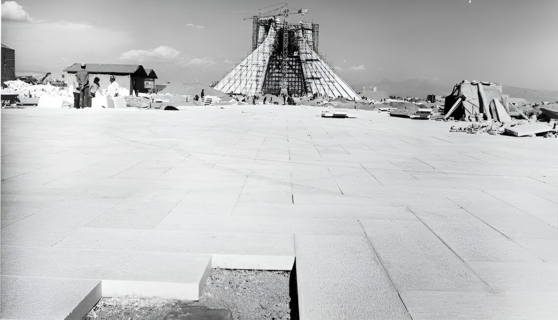 Azadi tower / hossein amanat | classics on architecture lab