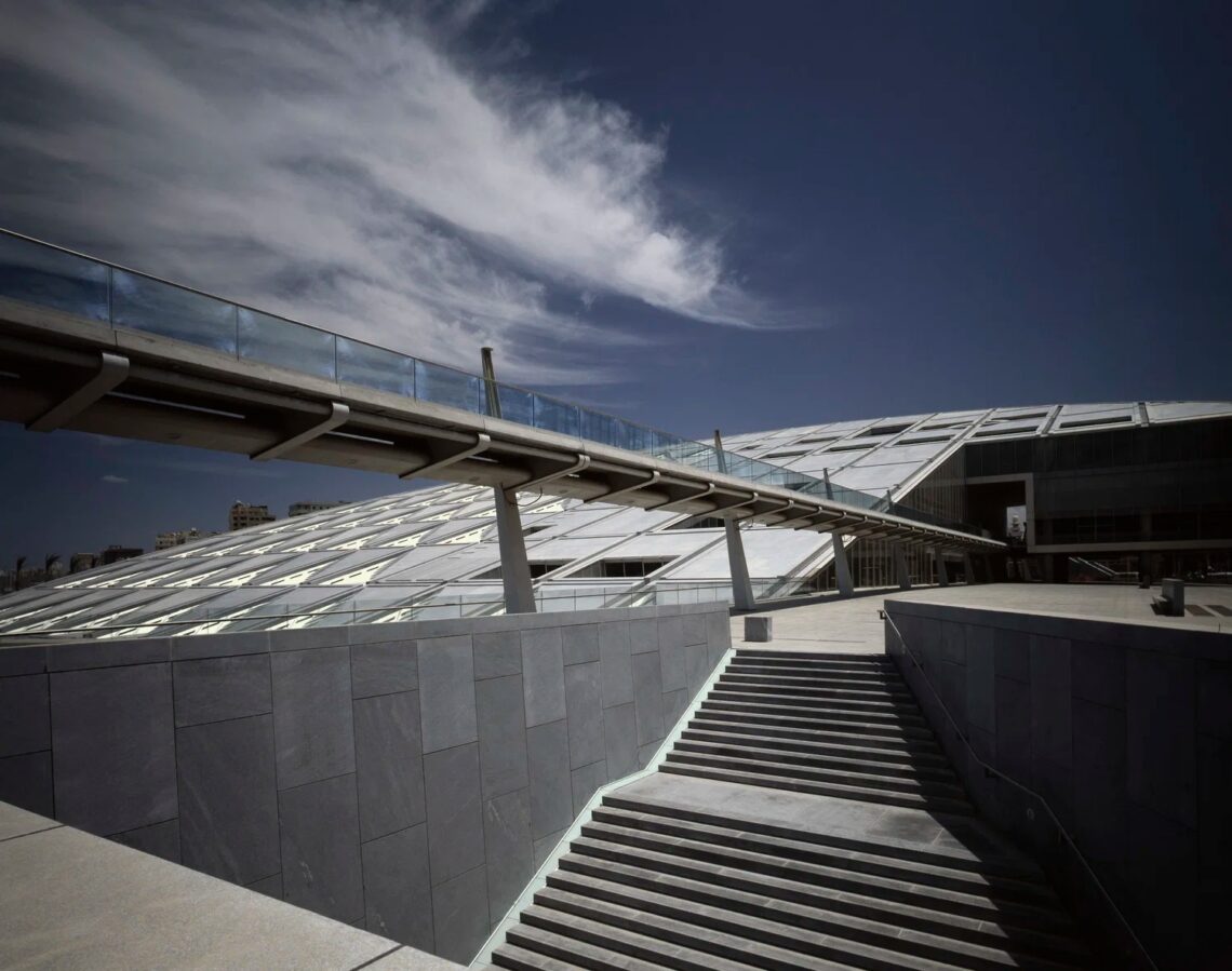 Bibliotheca alexandrina / snøhetta | classics on architecture lab