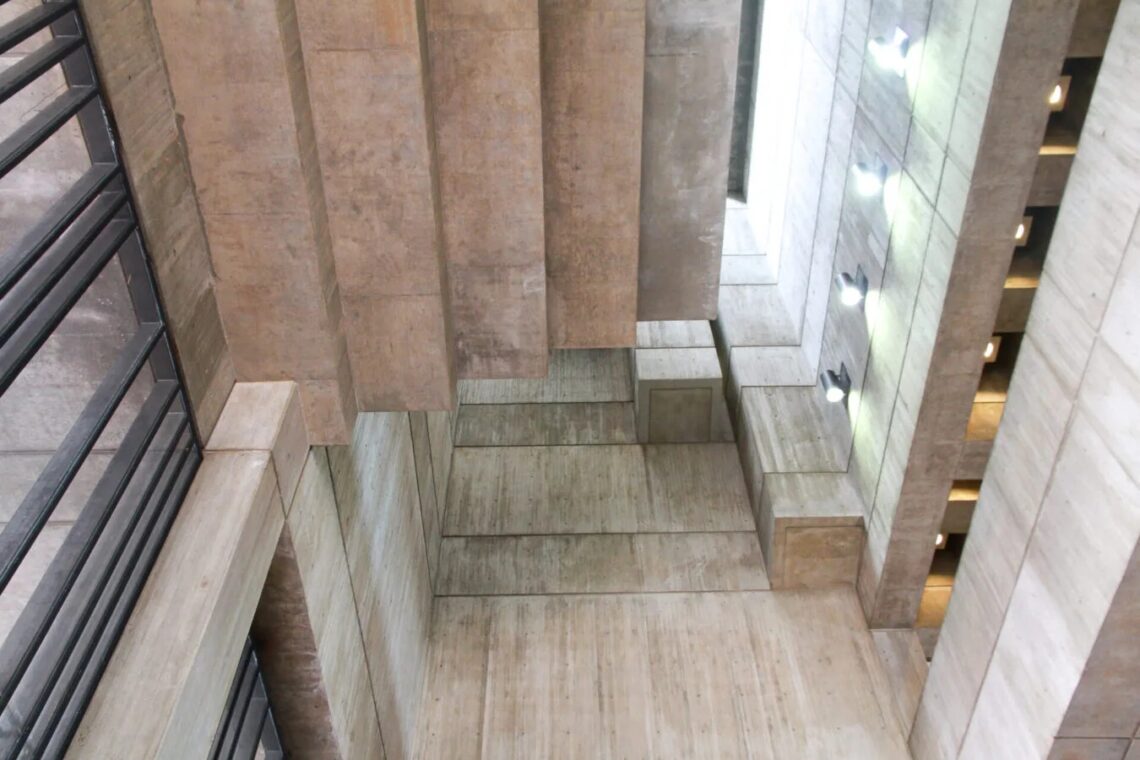 Boston city hall / kallmann, mckinnell, & knowles | classics on architecture lab