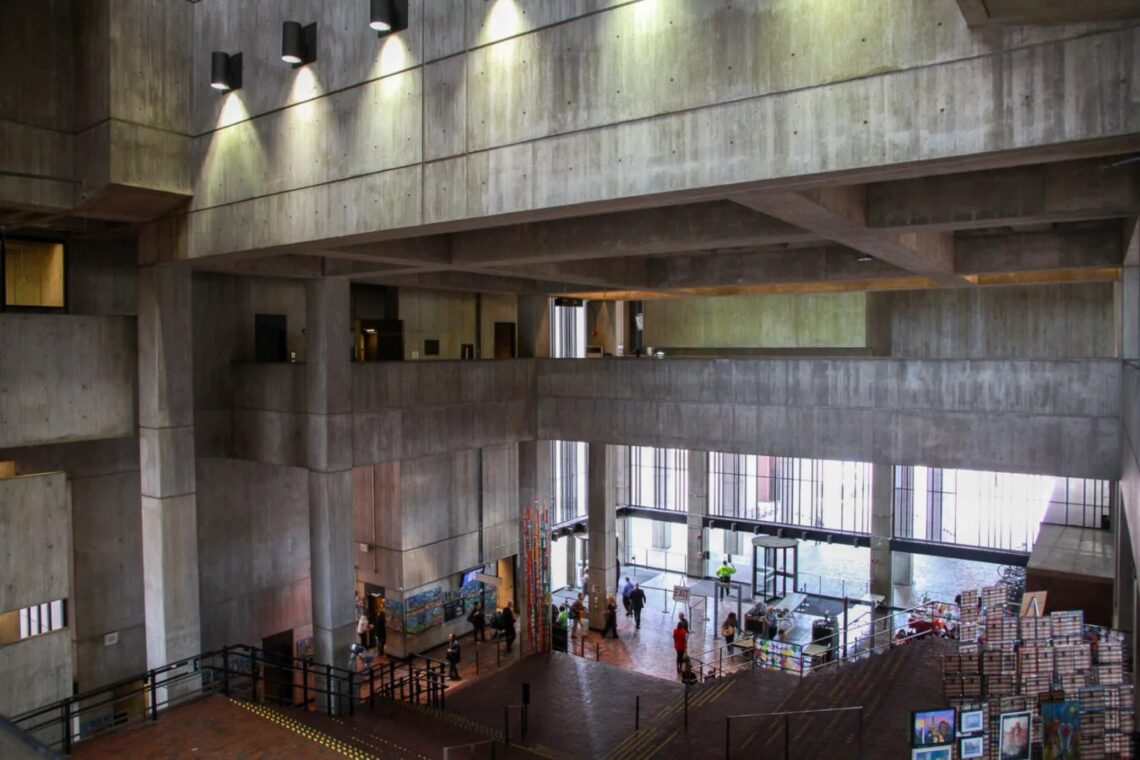 Boston city hall / kallmann, mckinnell, & knowles | classics on architecture lab
