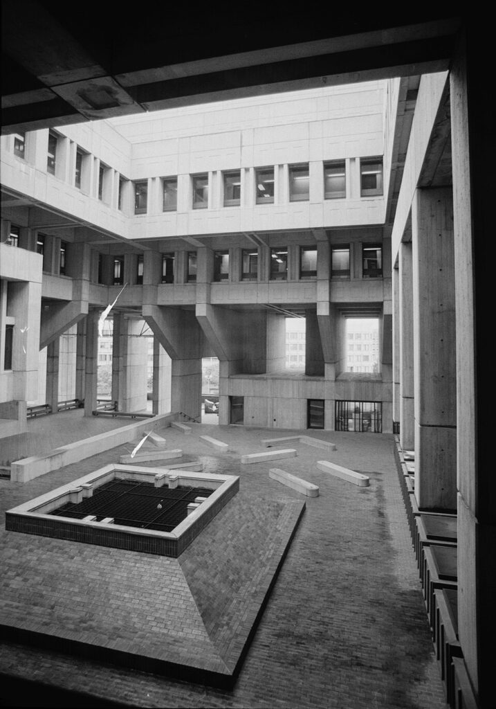 Boston city hall / kallmann, mckinnell, & knowles | classics on architecture lab