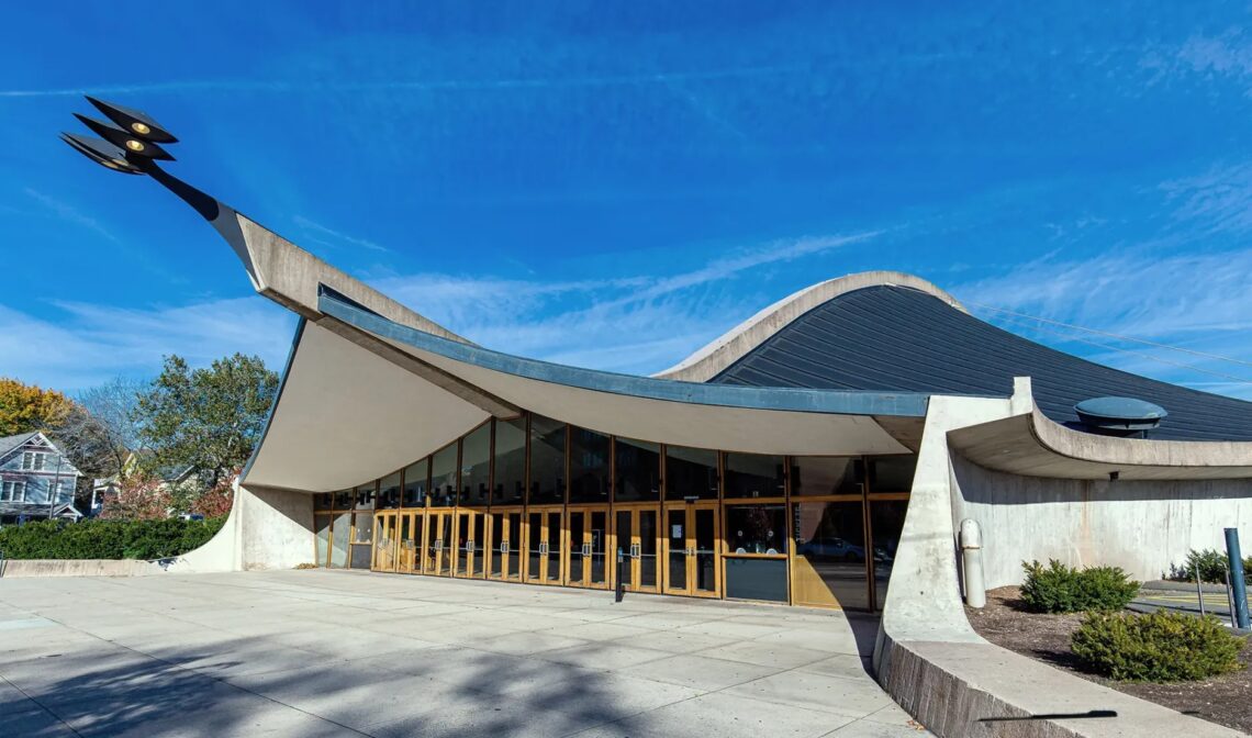 David S. Ingalls Skating Rink / Eero Saarinen | Classics On Architecture Lab 37 David s. Ingalls skating rink / eero saarinen | classics on architecture lab