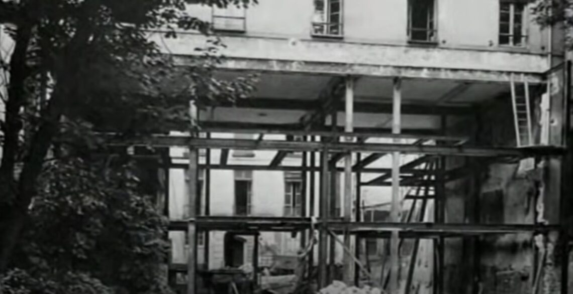 Maison de verre / pierre chareau + bernard bijvoet | classics on architecture lab