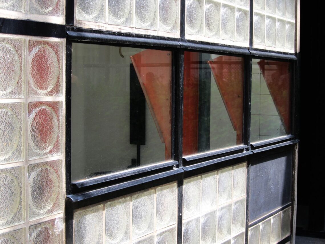 Maison de verre / pierre chareau + bernard bijvoet | classics on architecture lab
