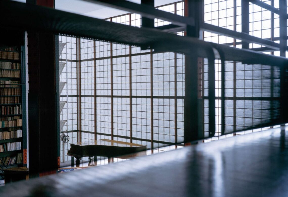 Maison de verre / pierre chareau + bernard bijvoet | classics on architecture lab
