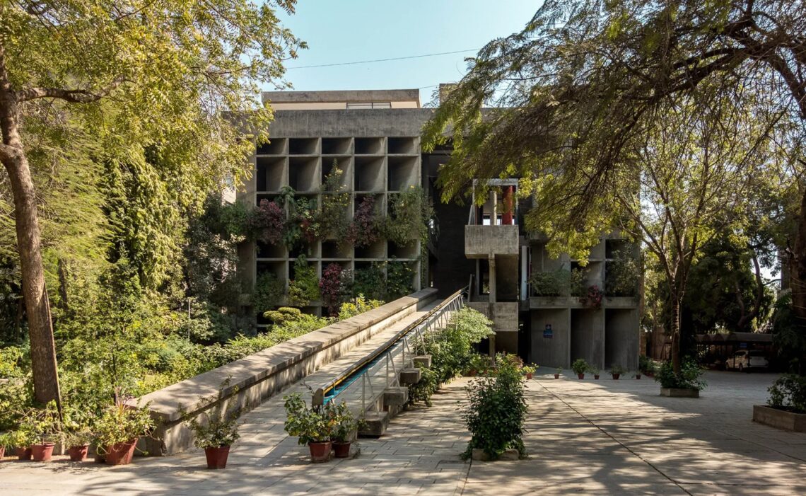 Mill owners' association building / le corbusier | classics on architecture lab