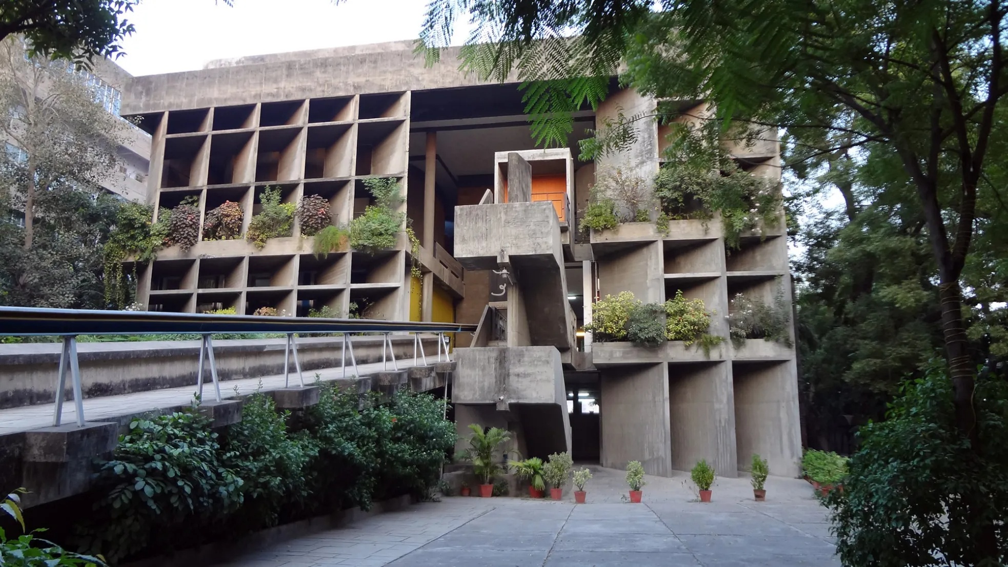 Mill owners' association building / le corbusier | classics on architecture lab