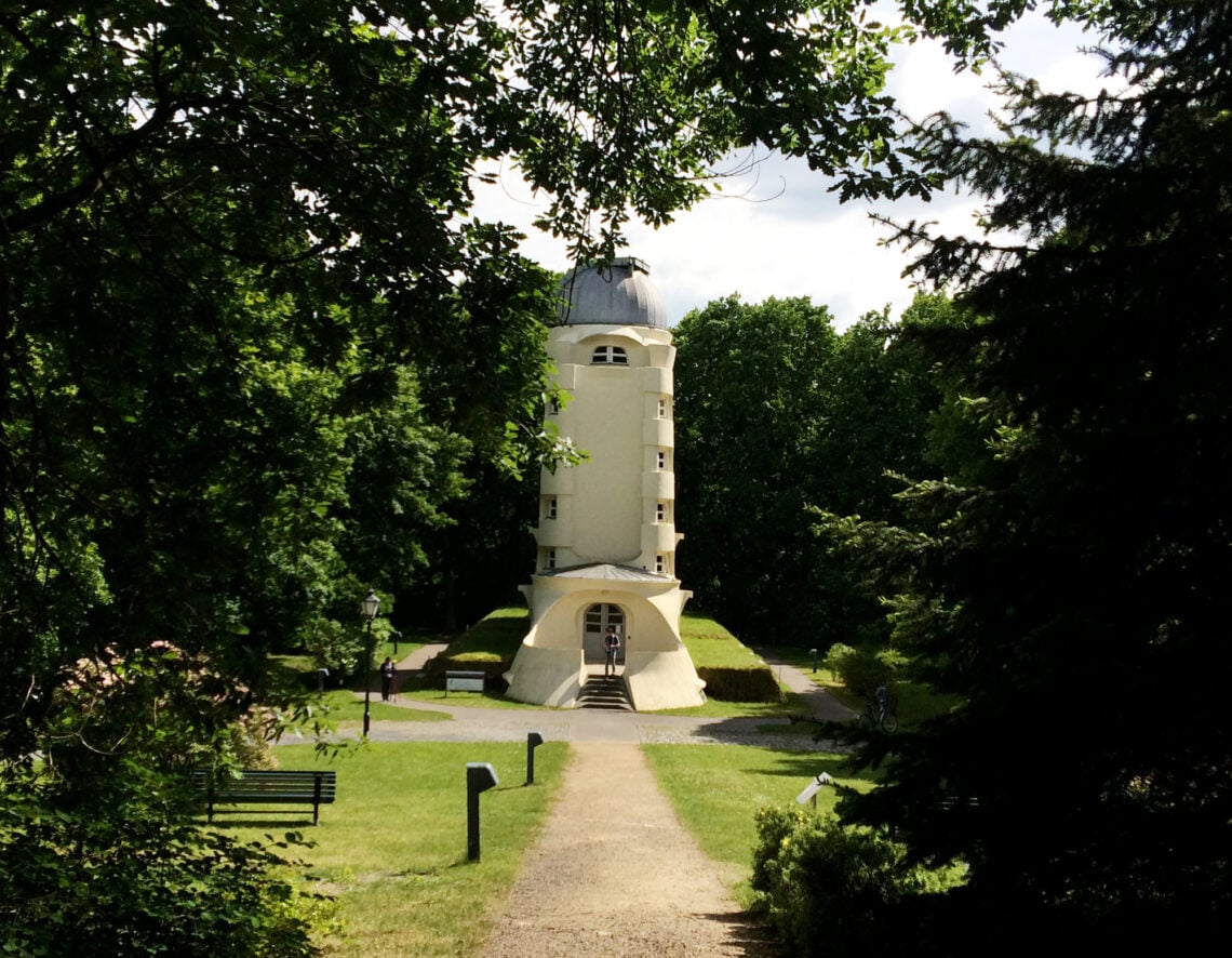 The einstein tower / erich mendelsohn | classics on architecture lab