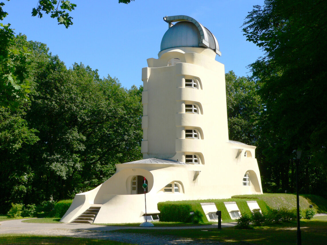 The einstein tower / erich mendelsohn | classics on architecture lab