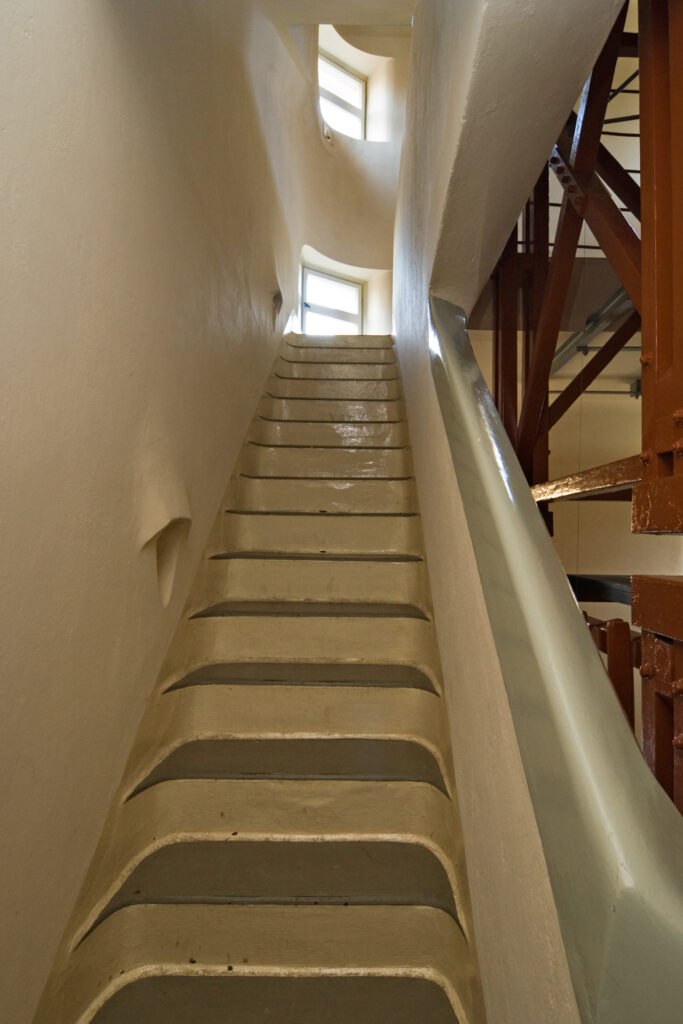 The einstein tower / erich mendelsohn | classics on architecture lab