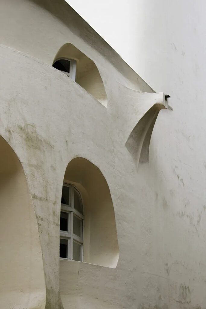 The einstein tower / erich mendelsohn | classics on architecture lab
