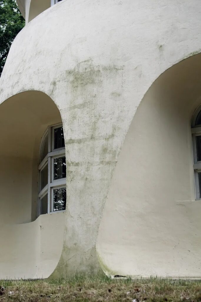 The einstein tower / erich mendelsohn | classics on architecture lab