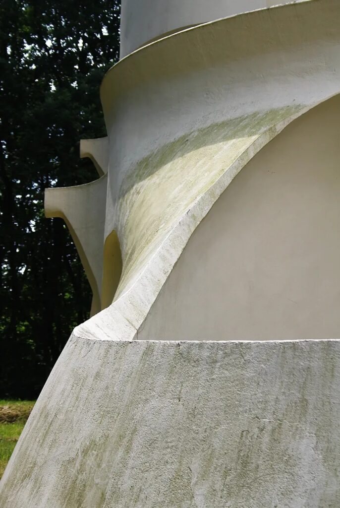 The einstein tower / erich mendelsohn | classics on architecture lab
