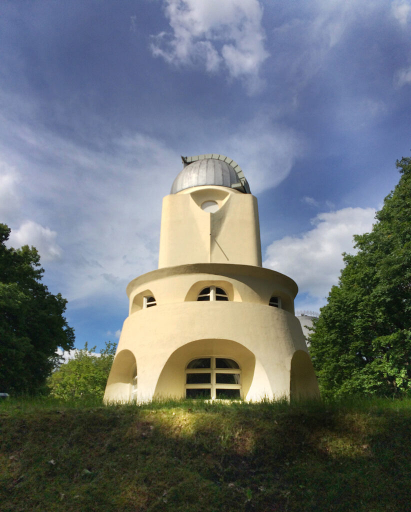 The einstein tower / erich mendelsohn | classics on architecture lab