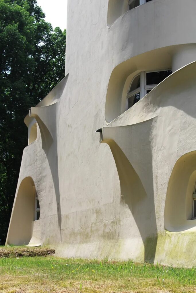 The einstein tower / erich mendelsohn | classics on architecture lab