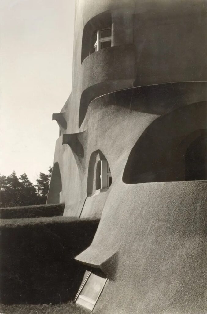 The einstein tower / erich mendelsohn | classics on architecture lab