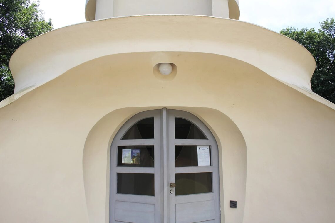 The einstein tower / erich mendelsohn | classics on architecture lab