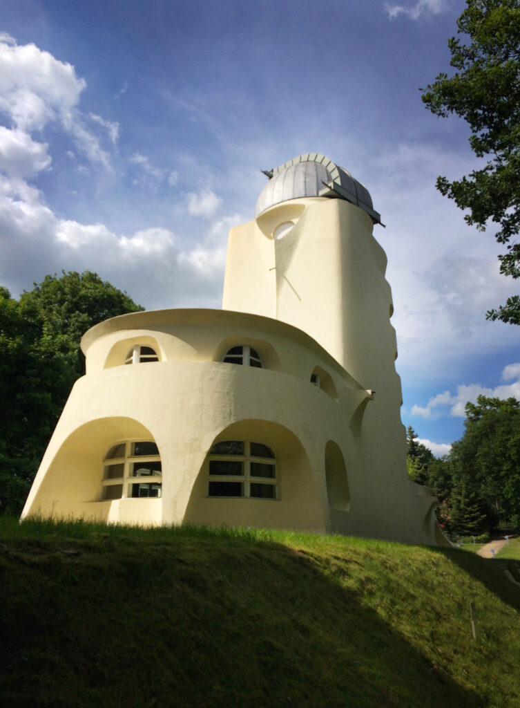 The einstein tower / erich mendelsohn | classics on architecture lab