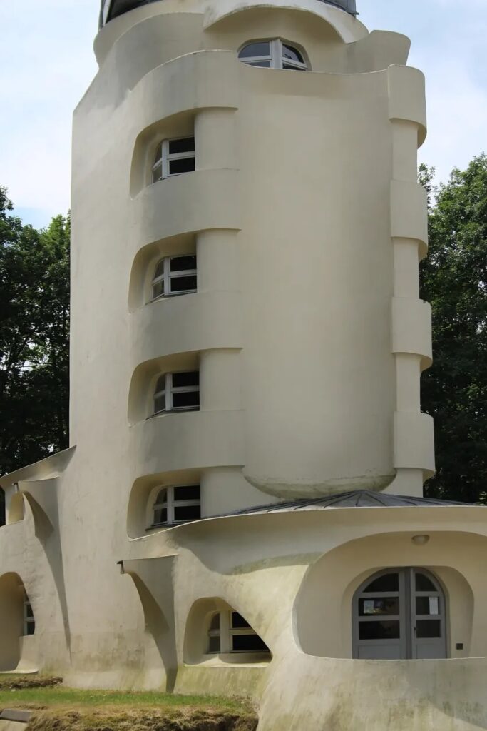 The einstein tower / erich mendelsohn | classics on architecture lab