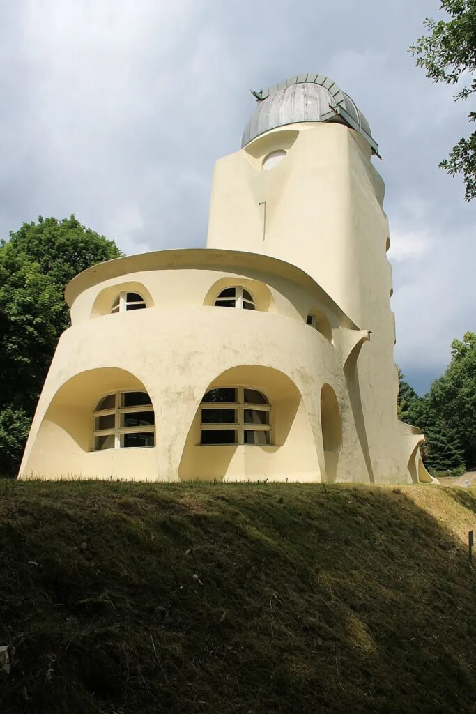 The einstein tower / erich mendelsohn | classics on architecture lab