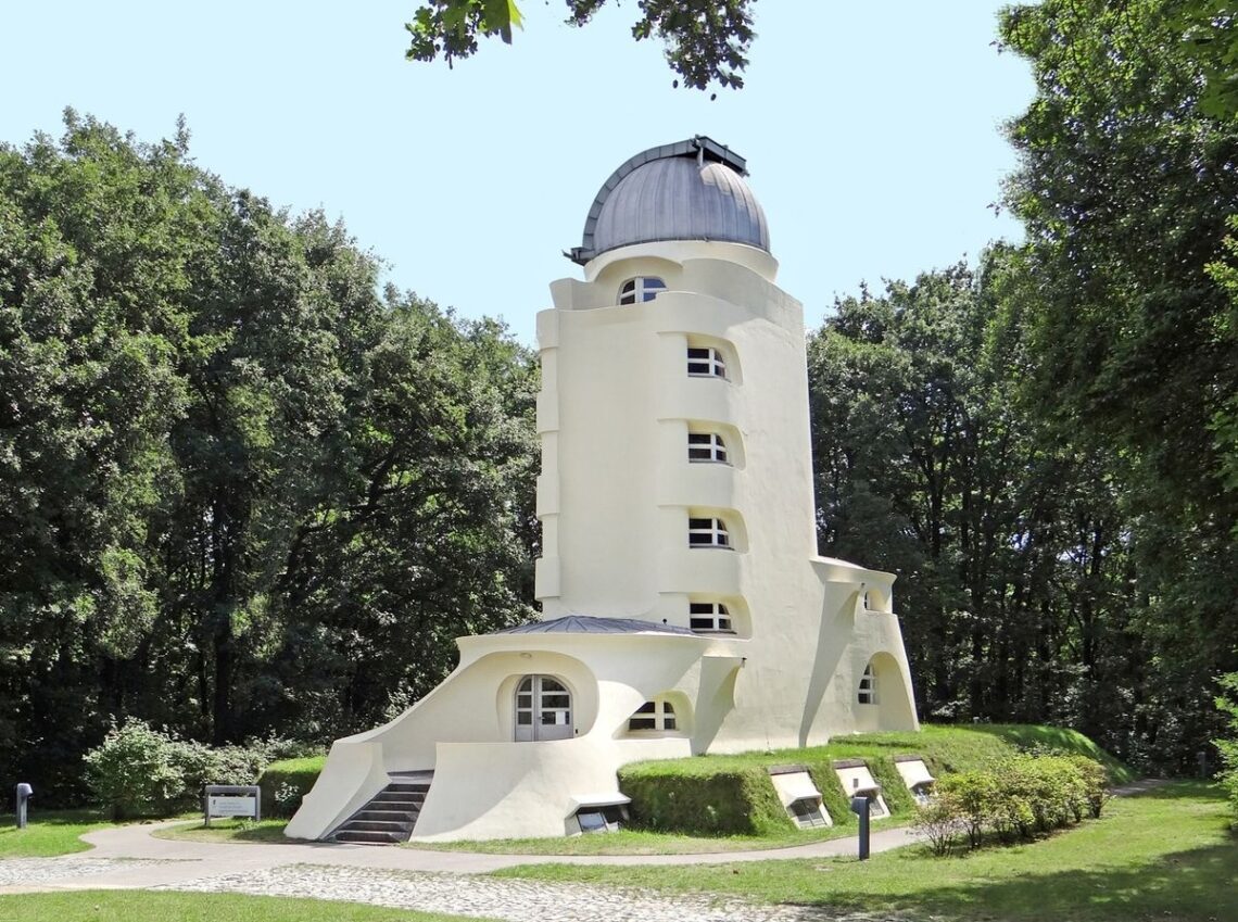 The einstein tower / erich mendelsohn | classics on architecture lab