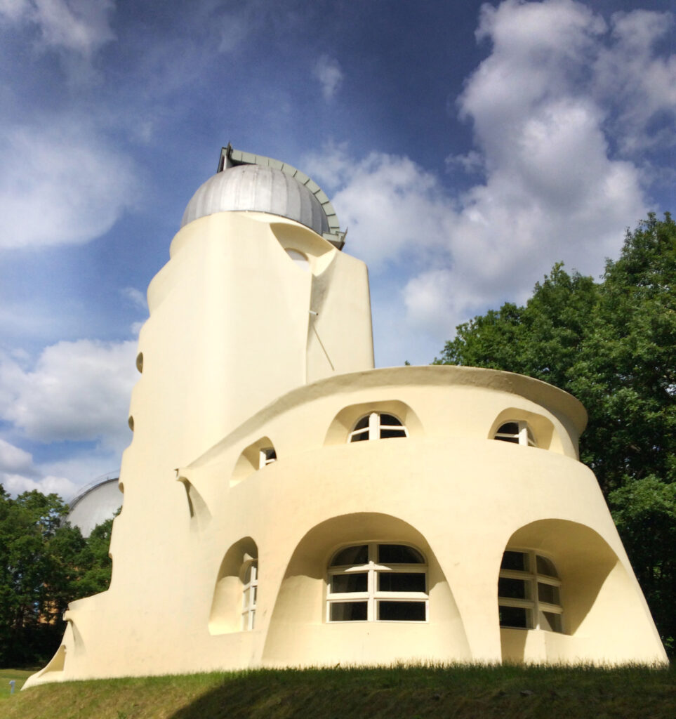 The einstein tower / erich mendelsohn | classics on architecture lab