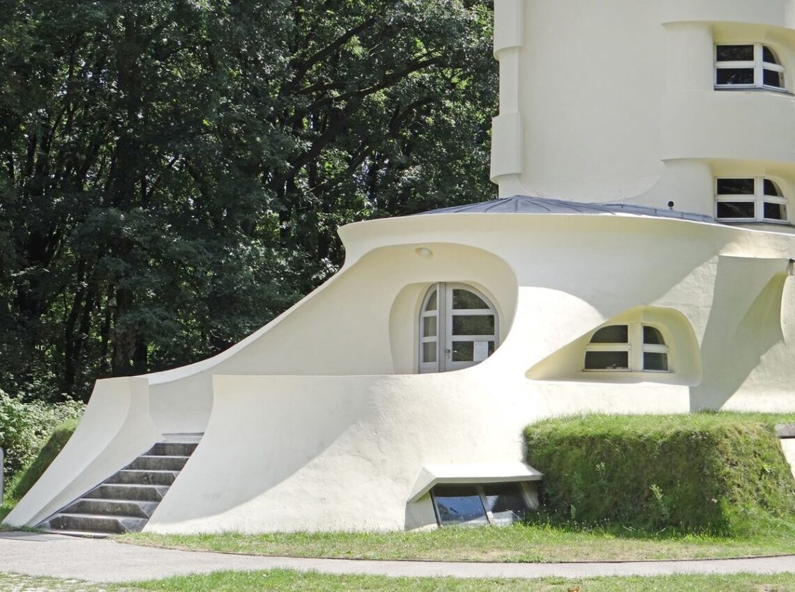 The einstein tower / erich mendelsohn | classics on architecture lab