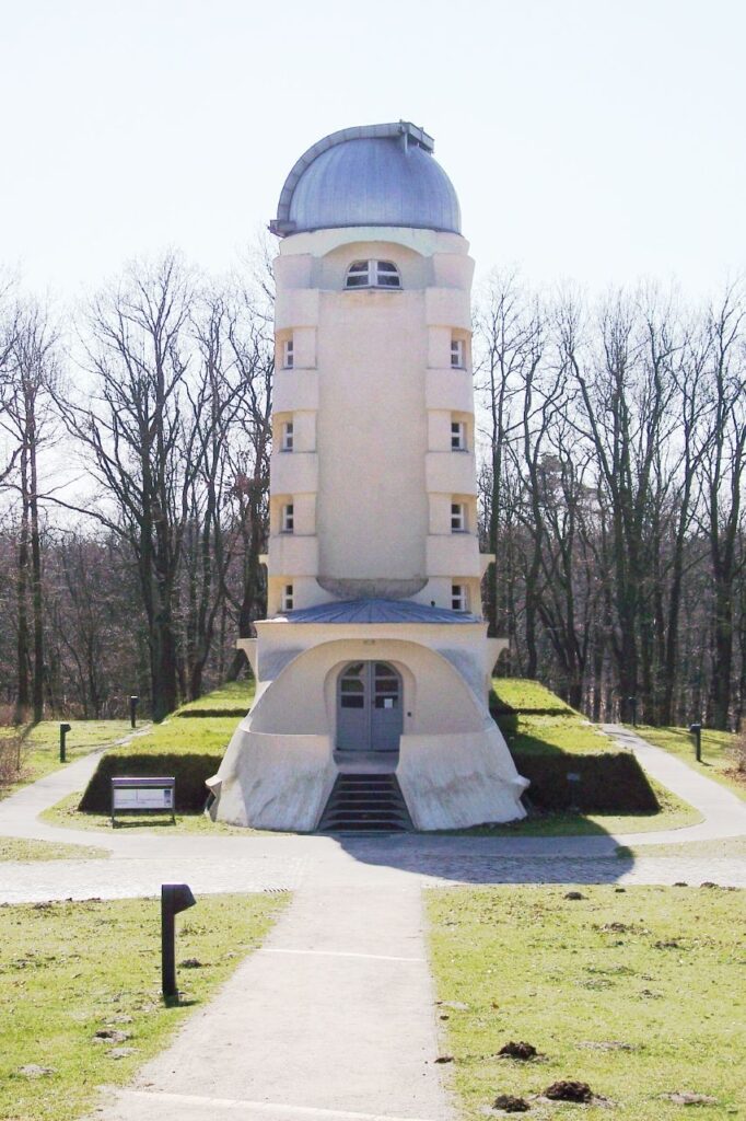 The einstein tower / erich mendelsohn | classics on architecture lab